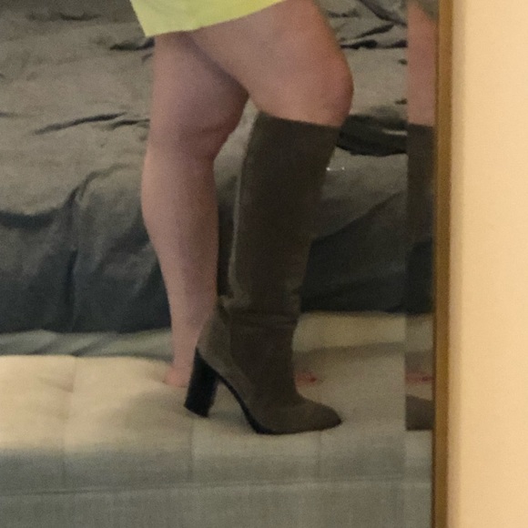 EUC Aquatalia suede boots - Picture 6 of 7